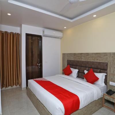 OYO Hotel Royal Stay (D-221,Khasra No. 424, Road Number. 6, A Block  Mahipalpur Extension 110037 New Delhi)