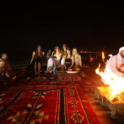 Adventure Overnight Stay For Groups, Families, Couples, Foods Parties and Events Night (Dubai Trolley  Dubaï)