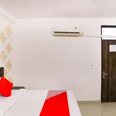Flagship Hotel Park Inn Near New Ashok Nagar Metro Station (C 1/20, Takshal Road, Machhi Market, New Ashok Nagar 110096 New Delhi)