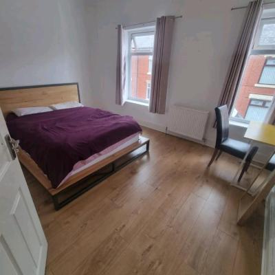Double room with Shared bathroom in Salford (49 Milnthorpe Street M6 6DS Manchester)