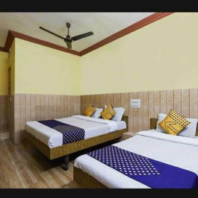 OYO Hotel Apsara Guest House (Kathwada G.i.d.c, Road No 13, Opp Indo Air & Sharp Engineers, Maruti Complex, Kathwada, Ahmedabad 382430 Ahmedabad)