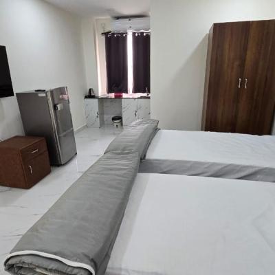 Single Suite room (8-1-299/B/38 MADHURA HILLS SHAIK PET, Hyderabad, 500008, TS, India. 500008 Hyderabad)
