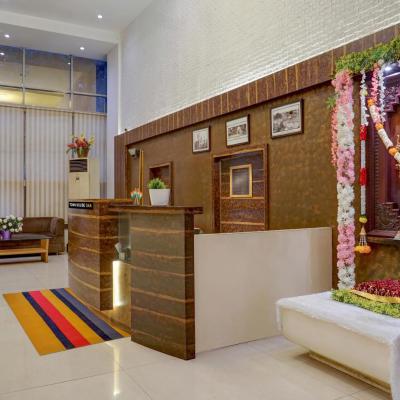 Super Townhouse Oak Orchard Hotel (1221 Bapusaheb Gupte Marg HOTEL ORCHARD 411004 Pune)