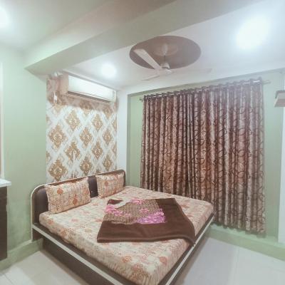 HOTEL KARNAWATI PALACE (S.F.F/20 TO 23,SUKETU COMPLEX RASPAN TO D MART ROAD 380038 Ahmedabad)