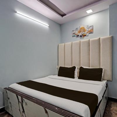 OYO Hotel Star (A-101 , Sanjay Nagar , Sarai pipal thala 110033 New Delhi)