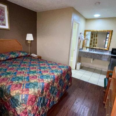 Ankur Inn Motel (13310 C F Hawn Freeway TX 75253 Dallas)