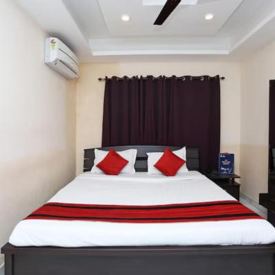 Goroomgo White Palace Hotel & Resort New Alipore Kolkata - Fully Air Conditioned (G83M+PWH, Kailash Pandit Ln, Buroshibtalla, Behala, Kolkata, West Bengal 700038 700038 Kolkata)