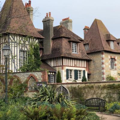 Villa Maurice (Villa Maurice  Jardin du Casino. 14390 Cabourg)