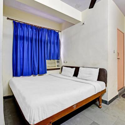 OYO Hotel Ashirwad (Near Mewar Motors, Udaipole Circle, Railway Station Road, Udaipur 313011 Udaipur)