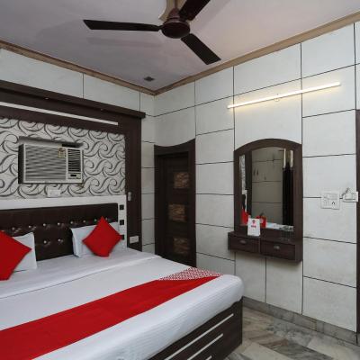 OYO Hotel Vanshika (377, Sadar Bazaar, Near Canara Bank, M G Road, Agra 282001 Agra)
