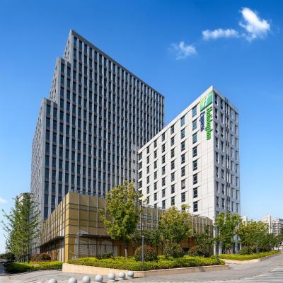 Holiday Inn Express Changfeng Park (No. 26 Building,1098 Meiling North Road, Putuo District 200333 Shanghai)