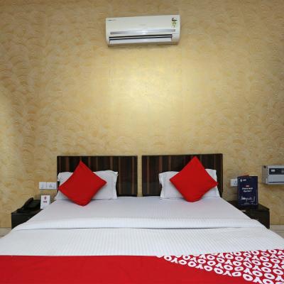 OYO 429 Hotel Kisna Residency (M11A/8 DLF Phase-2,  Near DLF Square Building Gurgaon 122001 Gurgaon)