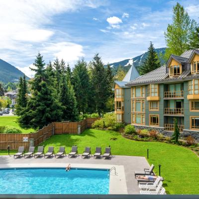 a fully renovated condo near village centre with MT view and close to lift in Cascade lodge (4315 Northlands Boulevard 206 V0N 1B0 Whistler)
