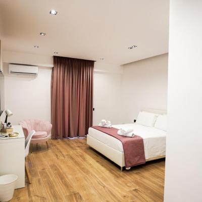 Luxury room (Via Aquileia, 37 80143 Naples)