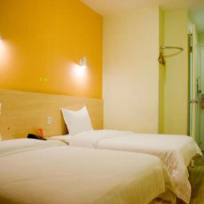 7 Days Inn Guangzhou South Station Chimelong Qifu Xincun (No.501 Building G Wuyang Team Market, Zhongping Road 511495 Canton)