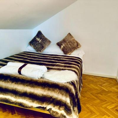 habitación terraza FAMILIAR (Calle de la Bahía de Santander, 121 28042 Madrid)