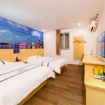 Hello Hotel 哈啰酒店广州新市百信广场店 (广州市白云区机场路1806号 510000 Canton)