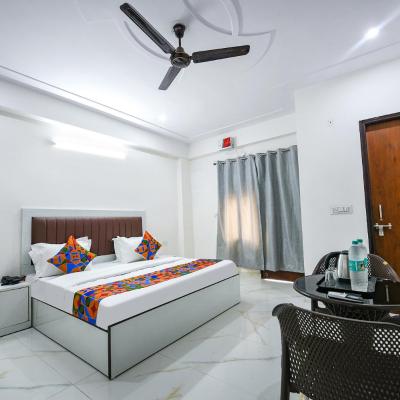 FabHotel The Yashobhoomi (G/F LEFT SIDE KH NO 158 POLE NO NEW LINE VILLAGE POCHANPUR SEC-23 DWARKA NEAR BLOCK A 110077 New Delhi)