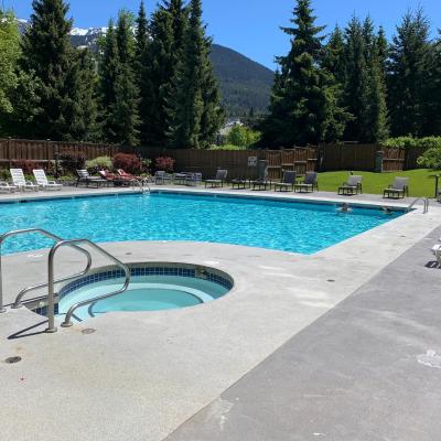 Photo Cascade Lodge suite hot tubs pool sauna gym