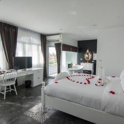 Nidhra Lanna Hotel Chiang Mai (52 Chaiyaphoom Road, Tambon Chang Moi 50300 Chiang Mai)