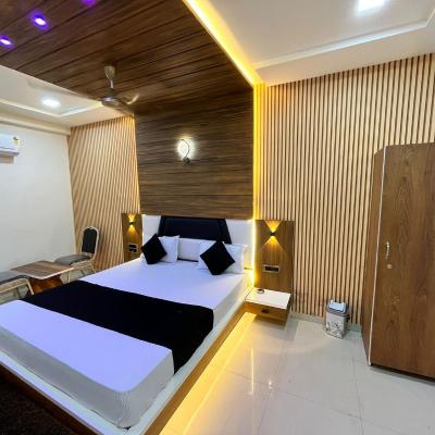 Hotel The Grand (307 3rd Floor, DnNo - 312, Fp, NO-30, TPS-5, Shaulin Arcade, Nr. Valley Taxtile, Mattan Gali Road, Isanpur Narol Road, Narol, Ahmedabad - 382405 382405 Ahmedabad)