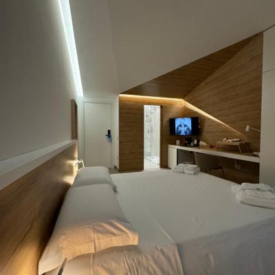 Space Tower Rooms (Piazza Salerno Isola G1 Scala C, Primo Piano 80143 Naples)