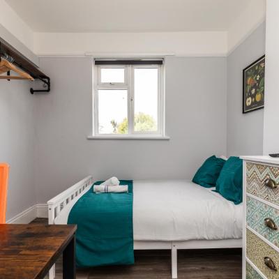 Dove Court Travel Lodge 2 - First Floor Ensuite (Dove Court Travel Lodge, 217 Gloucester Road BS34 6ND Bristol)