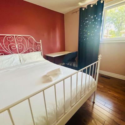 Modern Queen Room Near Fairview Mall & Bus Routes (2 Patrick Blvd M2J 3K8 Toronto)