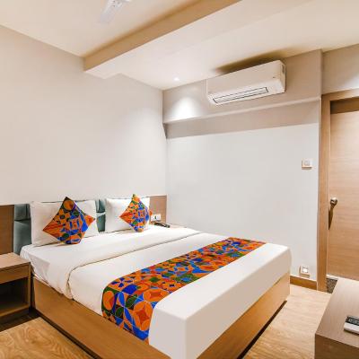 FabHotel Sivaliqa Palace (Nilgiri Apartment, 2, Watkins Ln, Babudanga, Pilkhana, Howrah 711101 Kolkata)