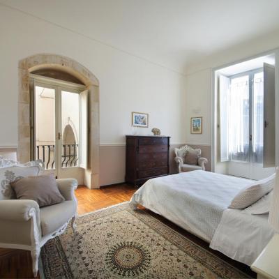 B&B Five Rooms (Piazza Archimede, 2 96100 Syracuse)