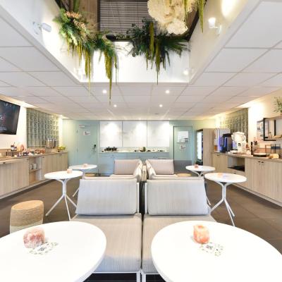 Hôtel Kyriad La Rochelle Centre Ville ( 51 rue de Périgny 17000 La Rochelle)