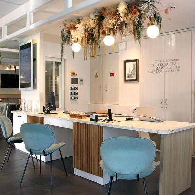 Hôtel Kyriad La Rochelle Centre Ville ( 51 rue de Périgny 17000 La Rochelle)