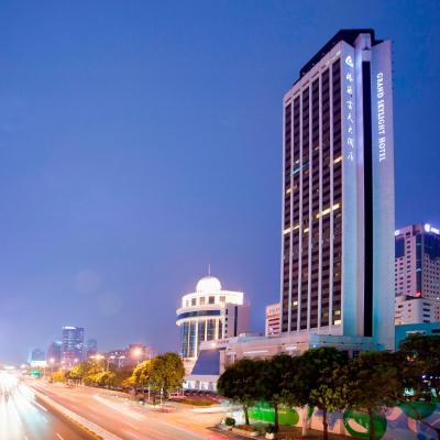 Grand Skylight Hotel Shenzhen (Huaqiang NorthBusiness Zone) (No. 3024 Shennan Central Road 518031 Shenzhen)