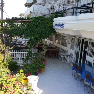 Ozgun Apart Hotel (Kadinlar Denizi mahallesi Yasar Dogu sokak No: 7 09400 Kuşadası)