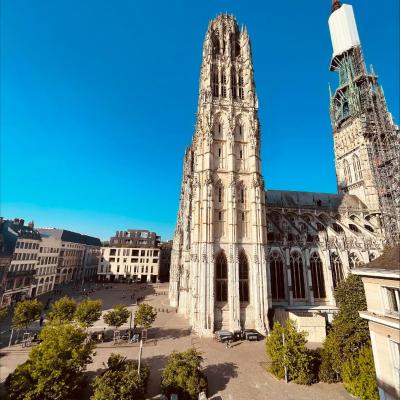 Hôtel Cardinal (1 Place de la Cathédrale 76000 Rouen)