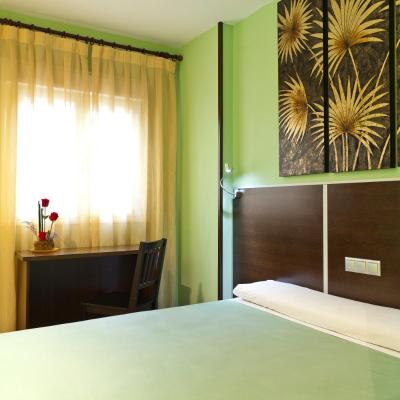 Hostal Avenida Barajas (Avenida de Logroño, 333 28042 Madrid)