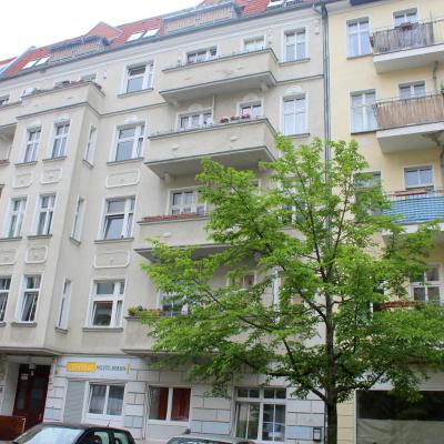 Pension Central Hostel Berlin (Naugarder Str. 7 10409 Berlin)