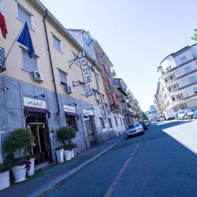 Hotel Adriano (Via Pollenzo 41 10141 Turin)