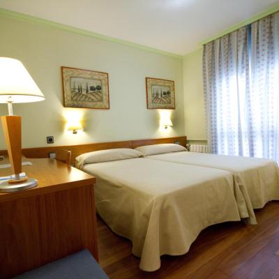 Hotel Los 5 Pinos (Avenida de Aragón, 366 28022 Madrid)