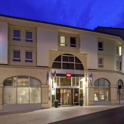 ibis Poitiers Centre (15 rue du Petit Bonneveau 86000 Poitiers)