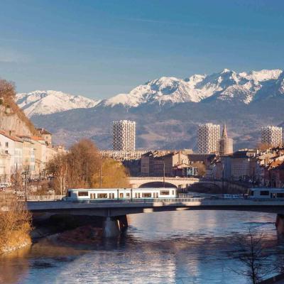 ibis Grenoble Gare (27 Quai Claude Bernard 38000 Grenoble)