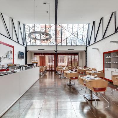 Pavillon Nation (13 Boulevard De Charonne 75011 Paris)