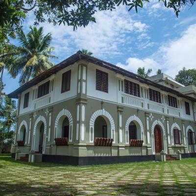 Lake County Heritage Home (26/738 Kavalaparambil (Attupuram), Konthuruthy, Thevara P.O, Cochin 682013, Kerala India 682013 Cochin)