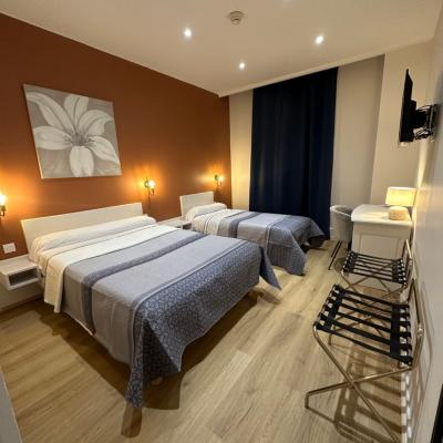Hotel Azur (64 rue Victor Hugo 69002 Lyon)