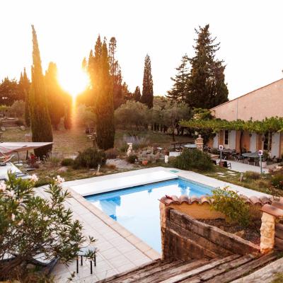 Château Catherine de Montgolfier B&B et Gites (Route de Narbonne-Plage (Sortie 37, direction Narbonne Plage) 11100 Narbonne)
