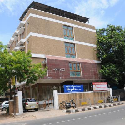 Lloyds Serviced Apartments, Near Music Academy (201, Avvai Shanmugam Salai, Lloyds Road,Royapettah 600014 Chennai)