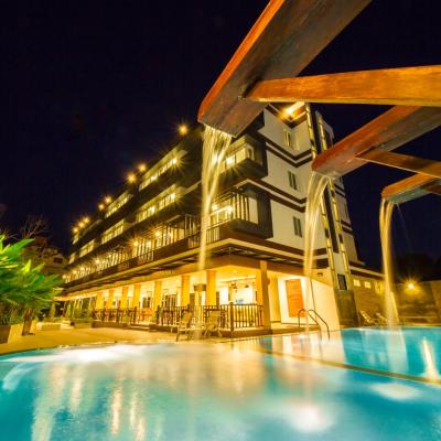TH beach hotel (11, Soi Hua Hin  51, Domrongraj Road, Prachuab Kirikhan 77110 Hua Hin)