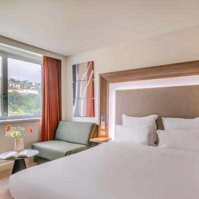 Novotel Lyon Centre-Confluence Bord de Saone (3, rue Montrochet 69002 Lyon)