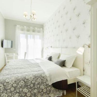 B&B Margarita (66 Via Giacomo Leopardi 4°piano, citofono 15C 80125 Naples)