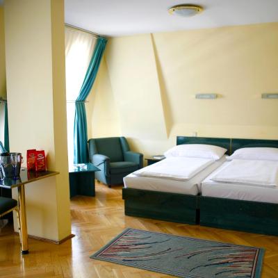 Hotel Bara Budapest (Hegyalja 34-36 1118 Budapest)